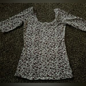Gently used shirt from Garage. Fits juniors or petite women’s